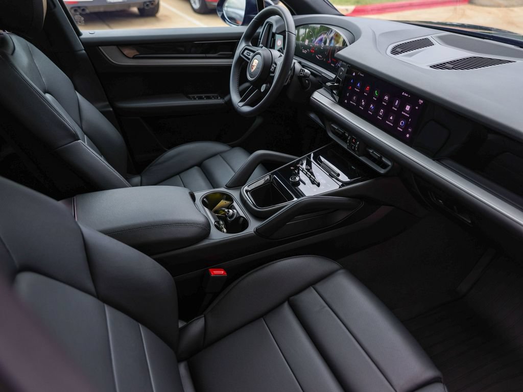 Certified 2025 Porsche Cayenne AWD/4WD image 35