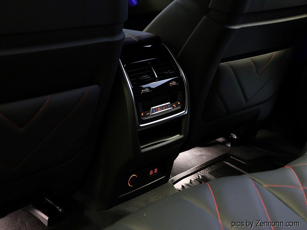 Certified 2024 BMW XM Label Red image 17