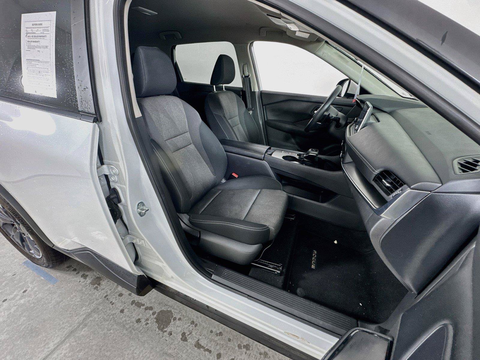 Used 2024 Nissan Rogue SV FWD image 25