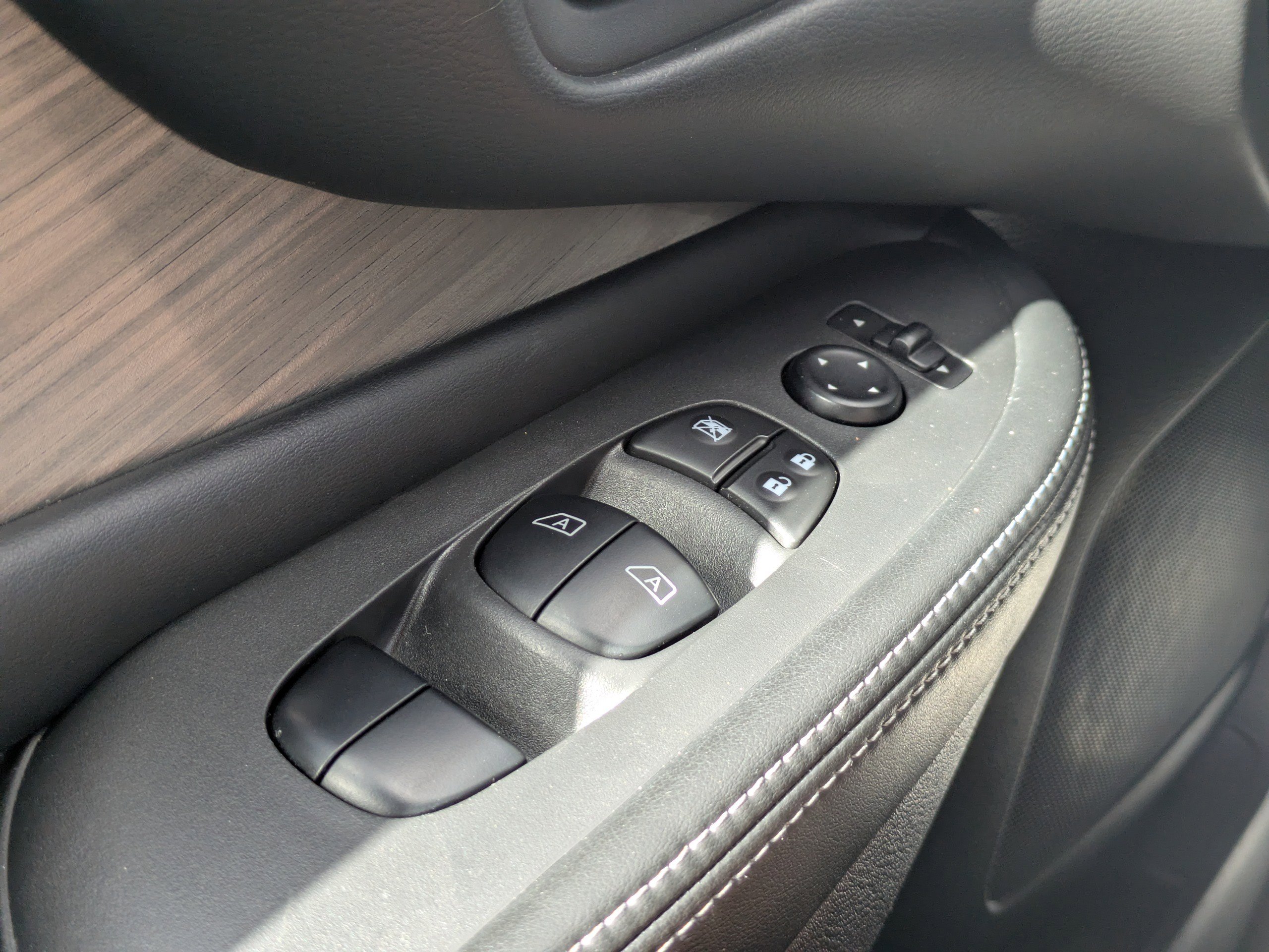 Used 2017 Nissan Murano SV image 24