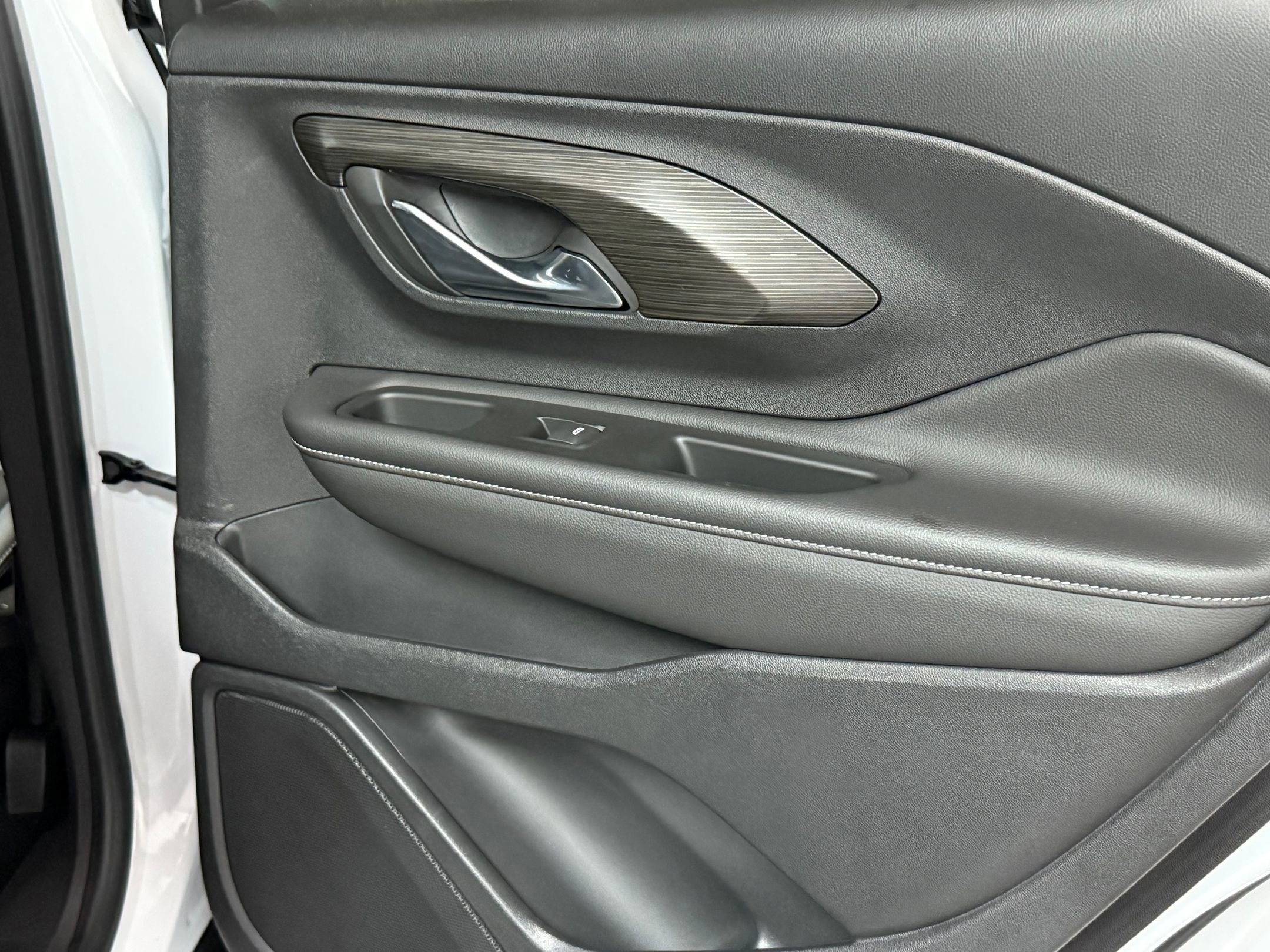 Used 2022 GMC Terrain SLT image 36