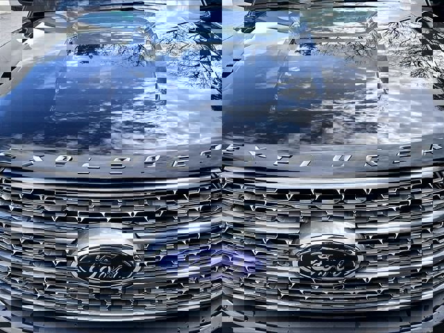 Used 2024 Ford Explorer XLT w/ Equipment Group 202A AWD/4WD image 8