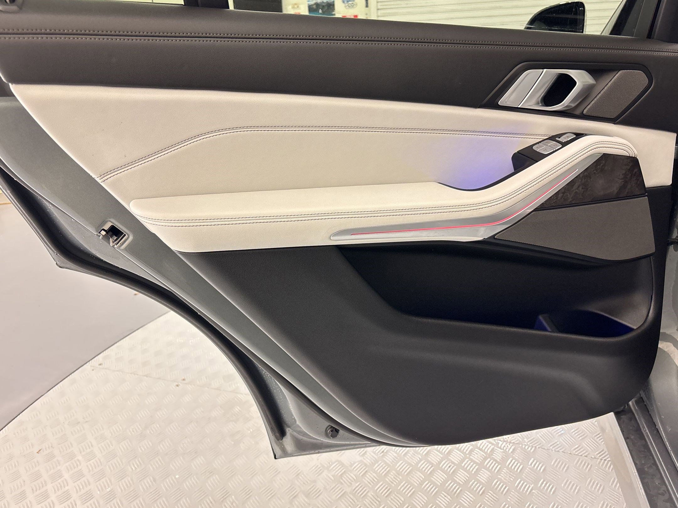 Certified 2024 BMW X7 xDrive40i w/ Executive Package AWD/4WD image 19