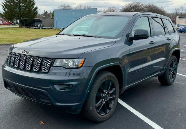Used 2018 Jeep Grand Cherokee Altitude AWD/4WD image 14