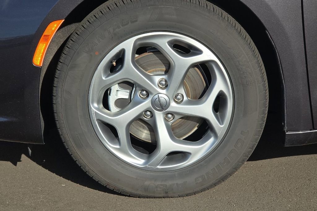 Used 2023 Chrysler Pacifica Limited image 26