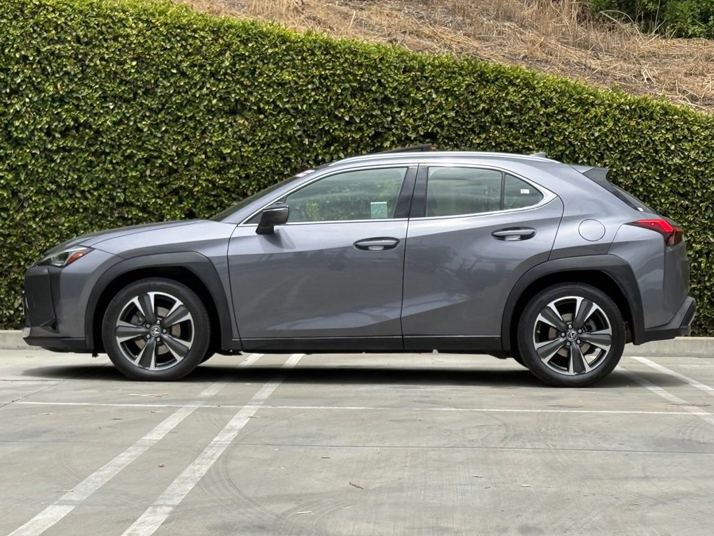 Used 2019 Lexus UX 200 w/ Premium Package FWD image 7