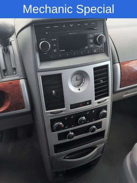 Used 2009 Chrysler Town & Country Touring FWD image 37