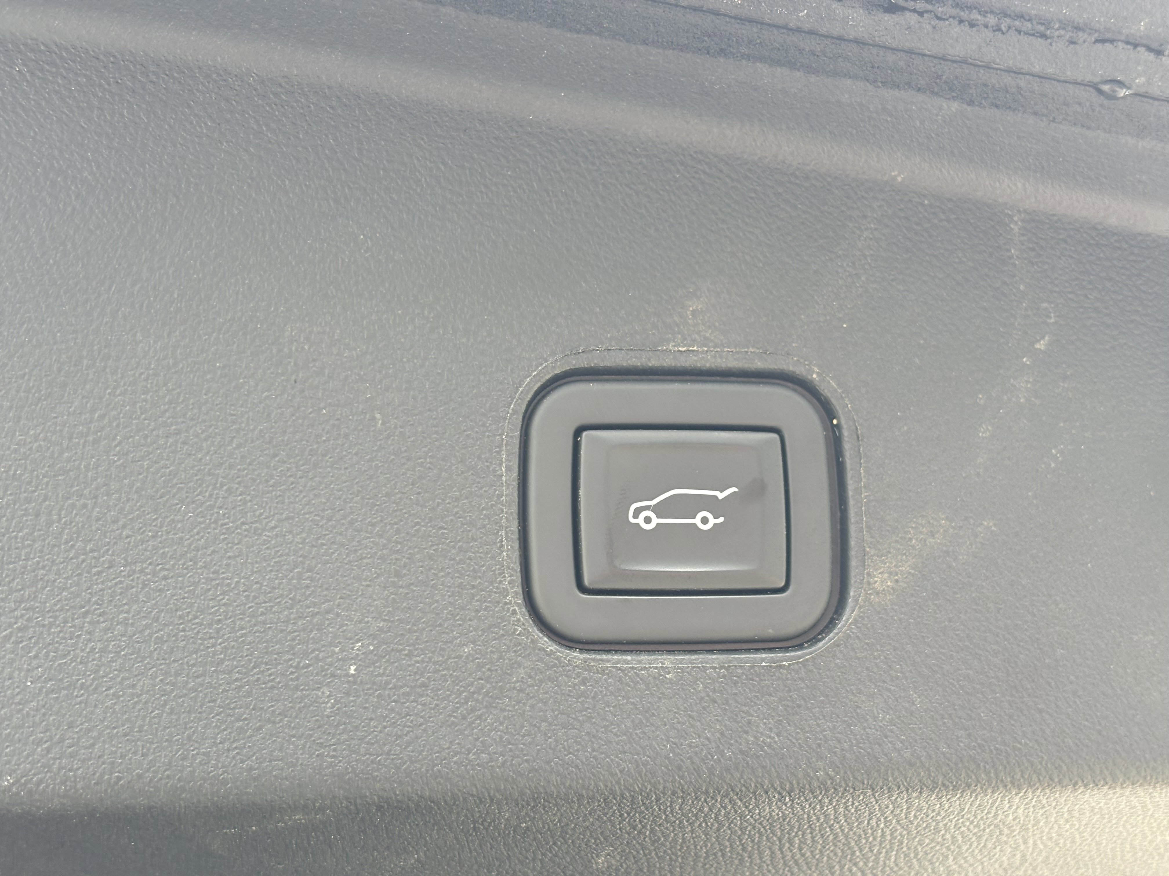 Used 2024 Cadillac Lyriq Luxury w/ LPO, Floor Liner Package AWD/4WD image 11