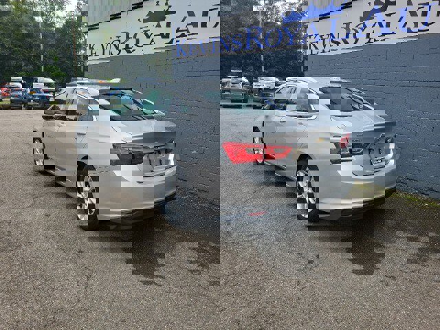 Used 2017 Chevrolet Malibu LT w/ Leather Package image 8