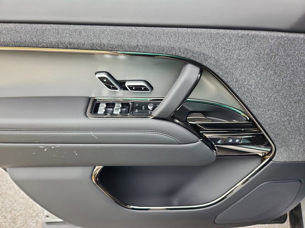 Used 2025 Land Rover Range Rover Sport SE image 24