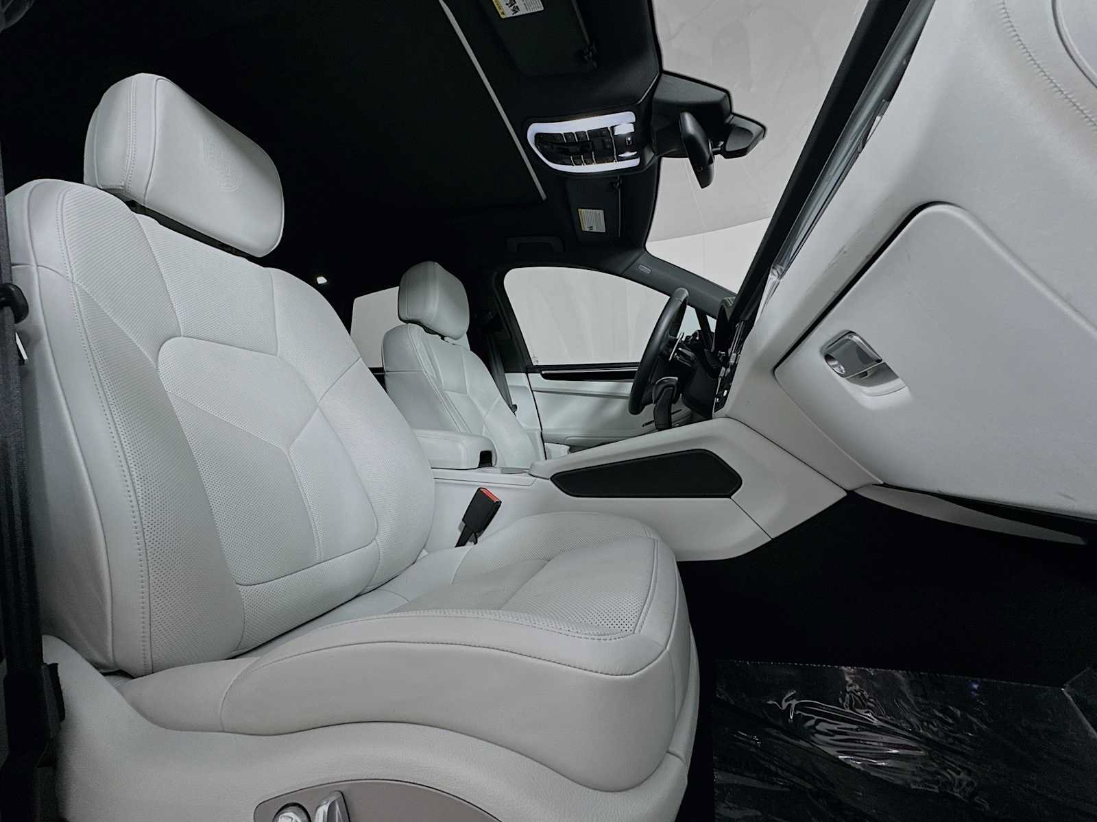 Certified 2026 Porsche Macan AWD/4WD image 29