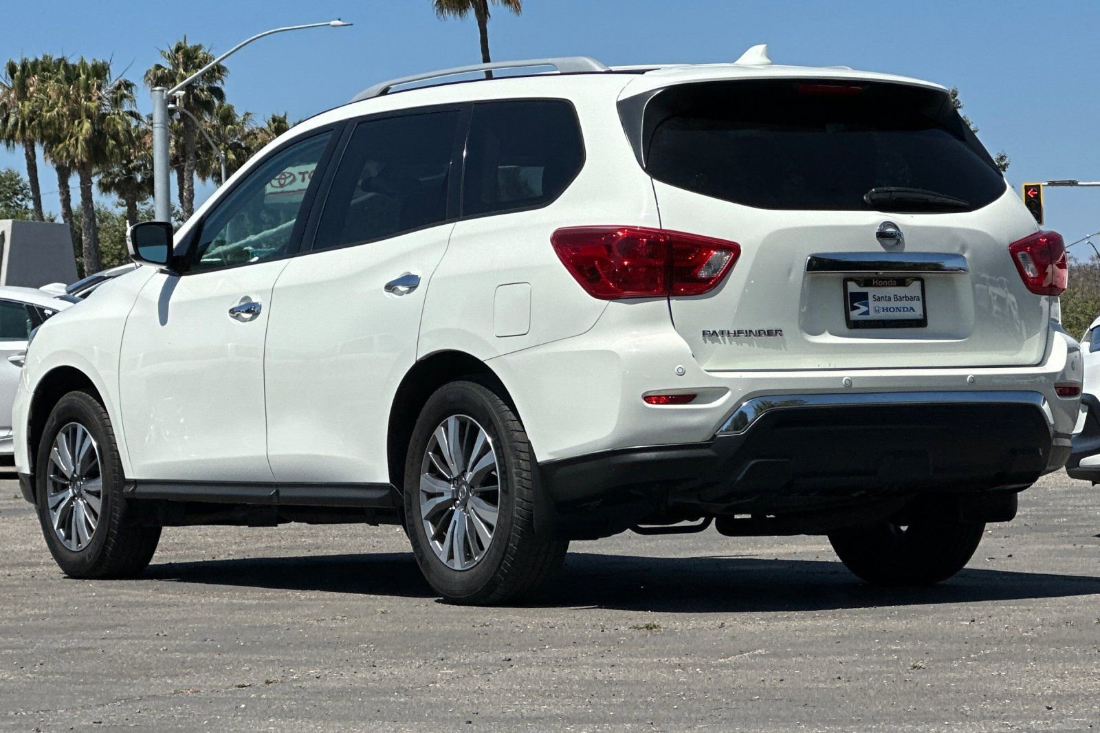 Used 2020 Nissan Pathfinder S FWD image 6