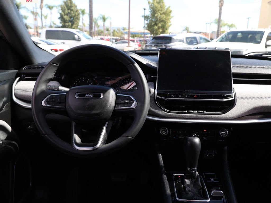 Used 2024 Jeep Compass Latitude image 22