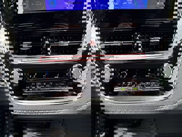 Used 2025 Toyota Corolla SE w/ SE Package image 26