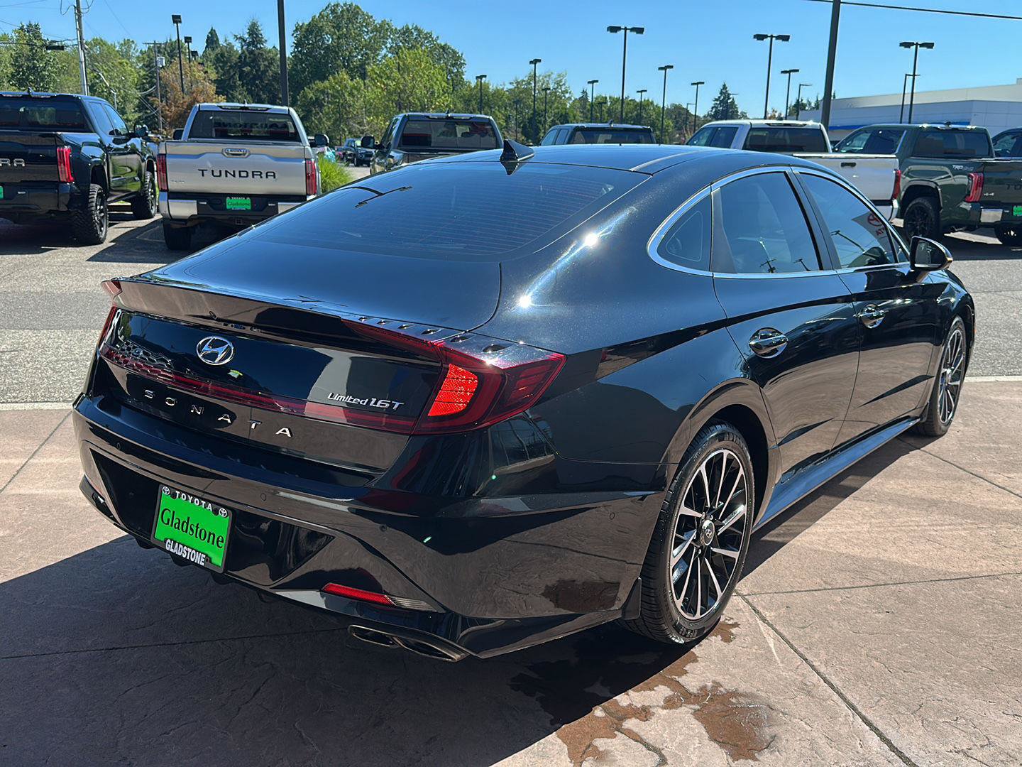 Used 2021 Hyundai Sonata Limited w/ Preferred Accessory Package FWD image 4