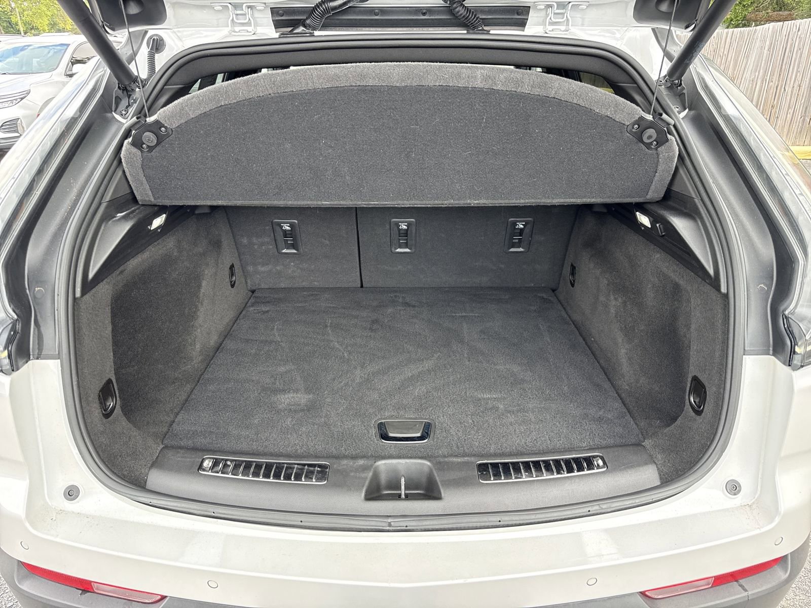 Used 2022 Cadillac XT4 Sport w/ Enhanced Visibility Package FWD image 33