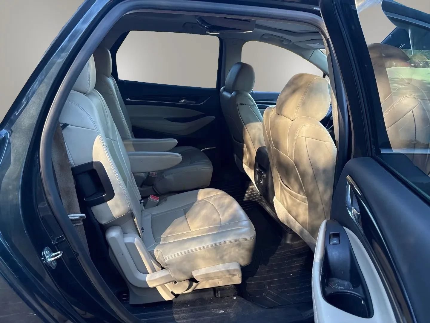Used 2019 Buick Enclave Essence FWD image 16