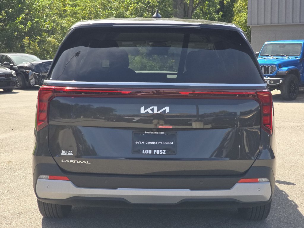 Used 2026 Kia Carnival LX FWD image 14