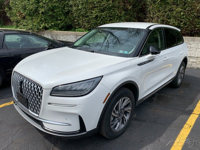 Used 2023 Lincoln Corsair AWD w/ Equipment Group 101A image 1