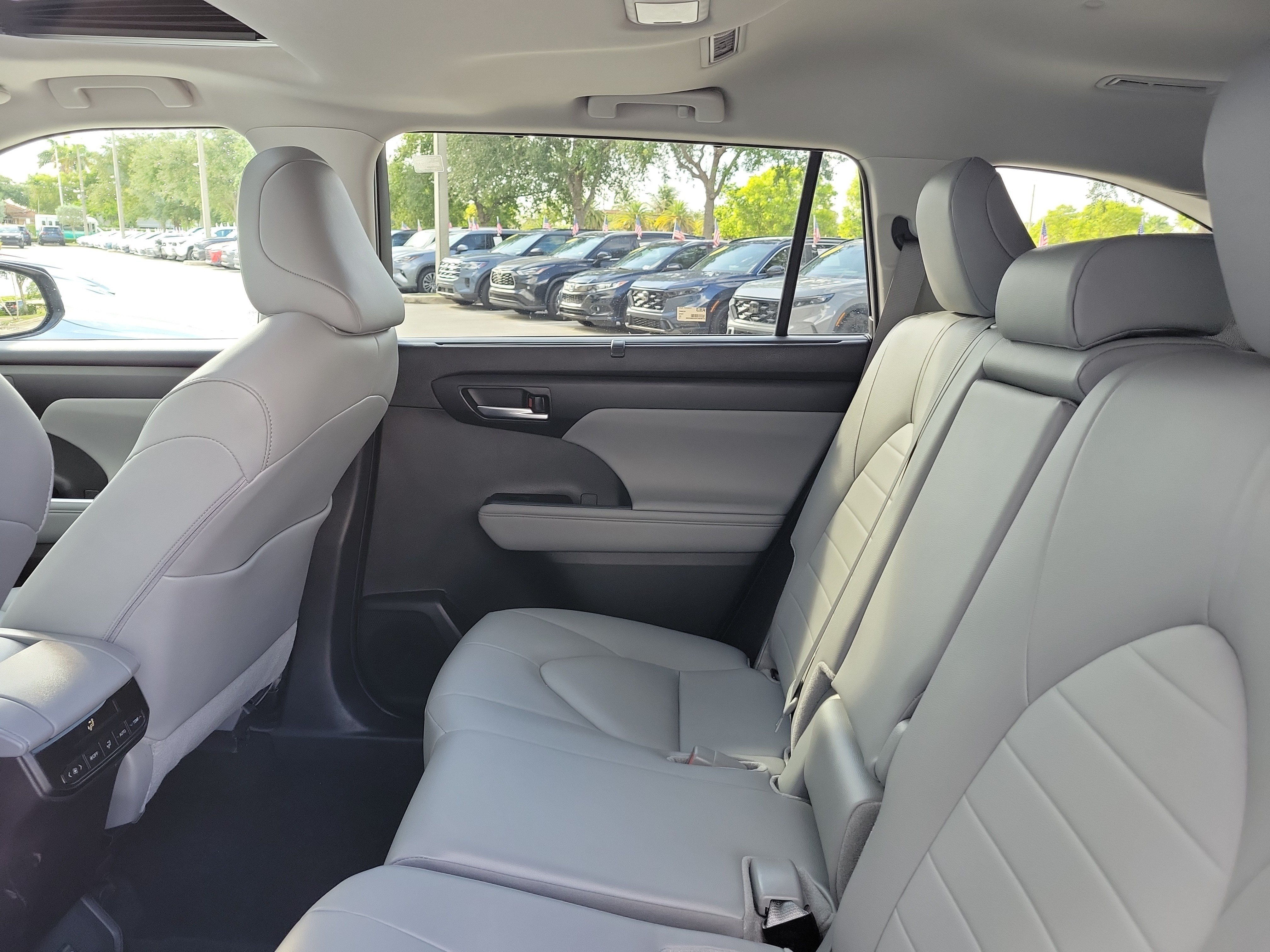 Certified 2025 Toyota Highlander XLE AWD/4WD image 17