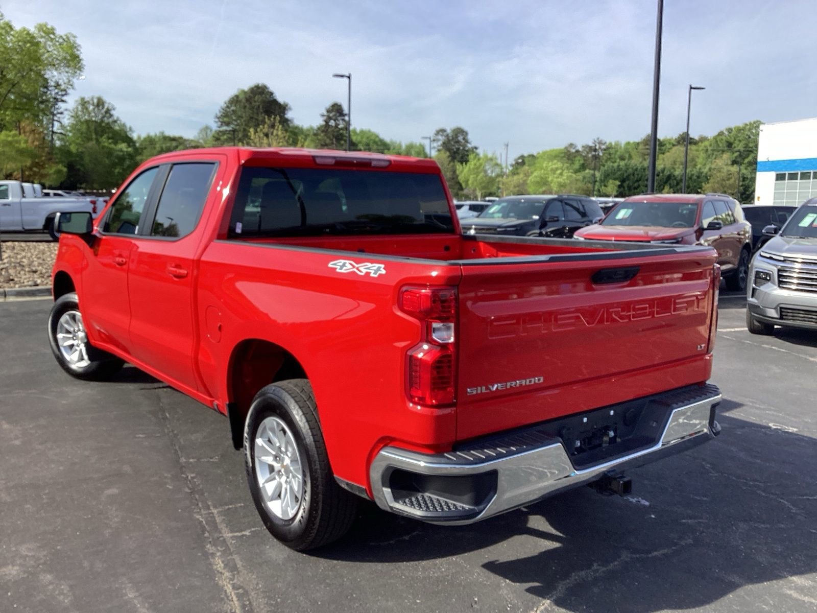 Used 2025 Chevrolet Silverado 1500 LT image 2