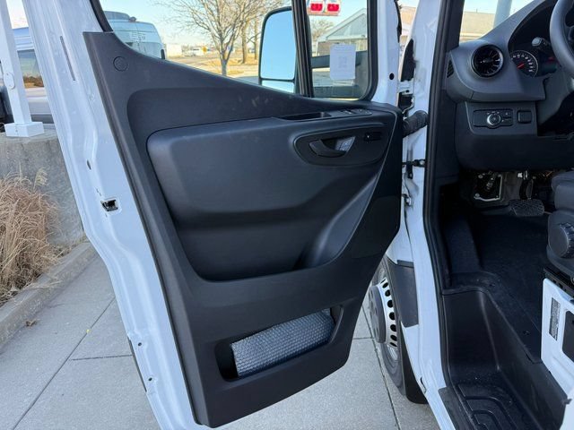 Used 2024 Mercedes-Benz Sprinter 4500 image 9