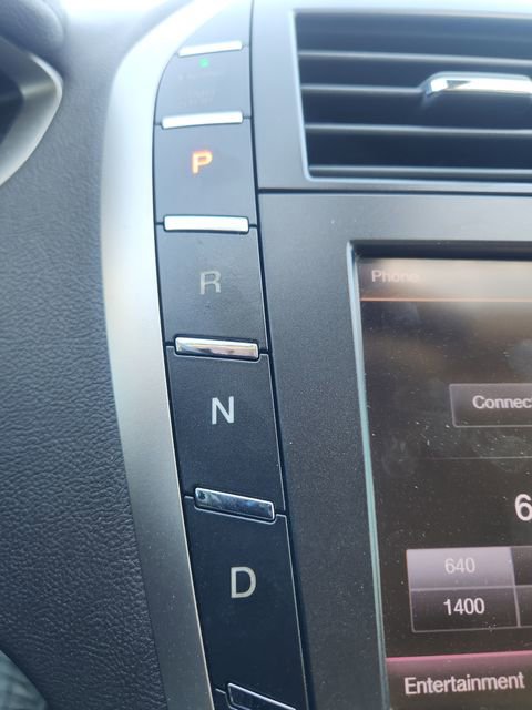 Used 2013 Lincoln MKZ Reserve image 25