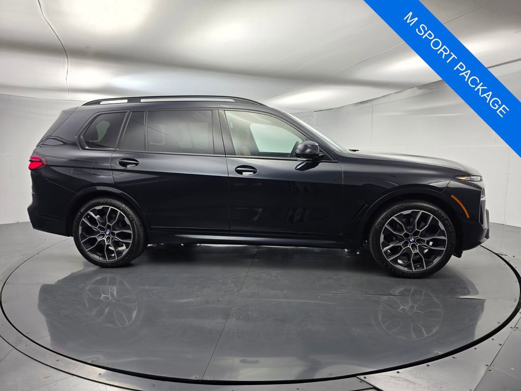 Used 2025 BMW X7 xDrive40i w/ M Sport Package video 3