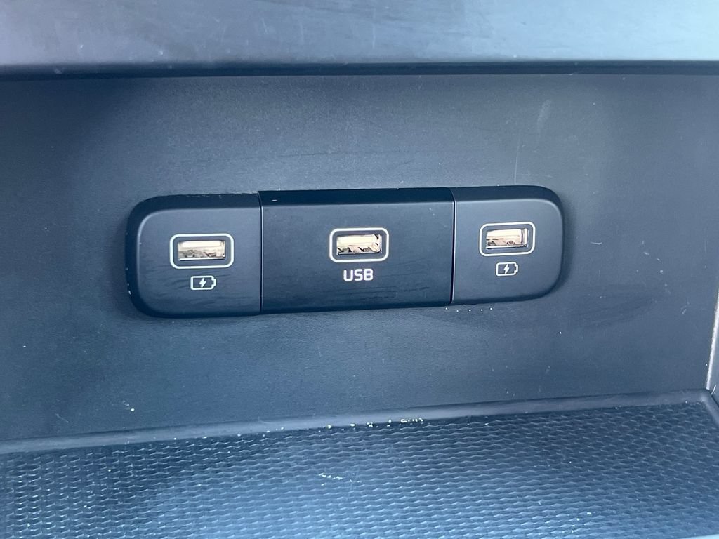 Used 2024 Kia Carnival LX FWD image 34
