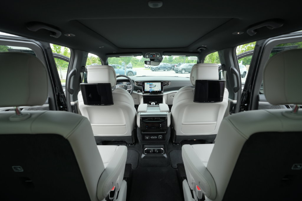 New 2026 Jeep Grand Wagoneer L Limited w/ Premium Group II AWD/4WD image 25