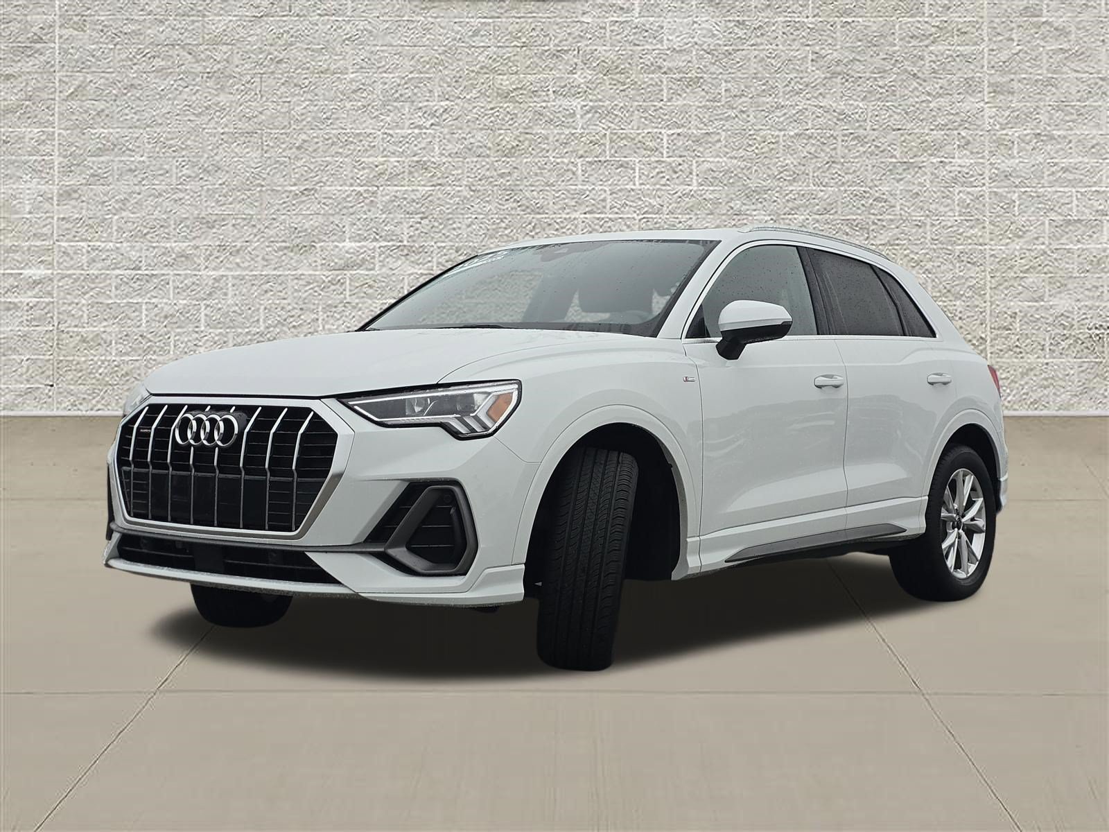 Certified 2025 Audi Q3 2.0T Premium w/ Convenience Package AWD/4WD image 3