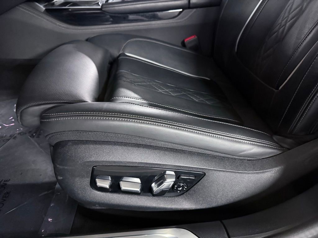 Used 2022 BMW 750i xDrive w/ Luxury Rear Seating Package image 15