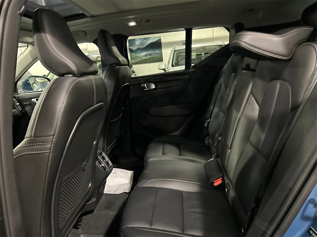 Certified 2024 Volvo XC40 B5 Plus w/ Protection Package Premier image 23