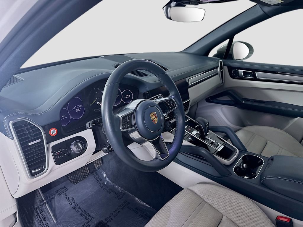 Certified 2023 Porsche Cayenne Platinum Edition image 4