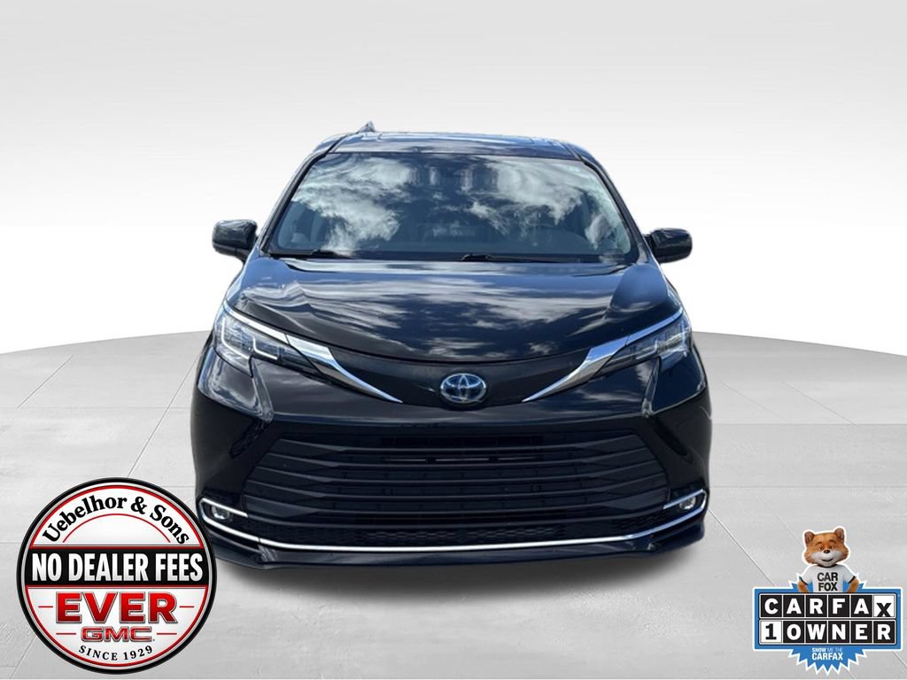 Used 2022 Toyota Sienna XLE w/ XLE Plus Package FWD image 2
