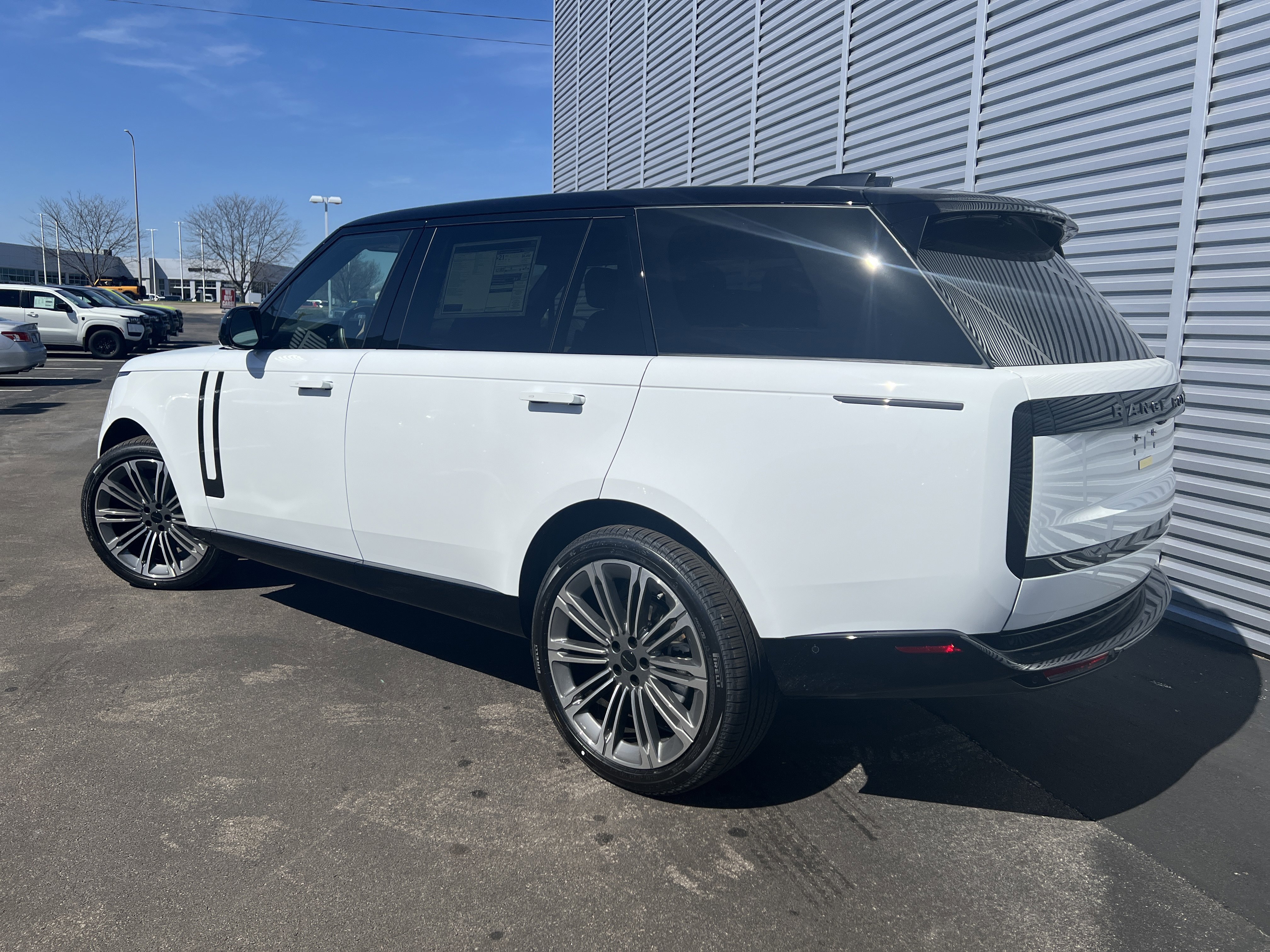 New 2026 Land Rover Range Rover Long Wheelbase SE image 3