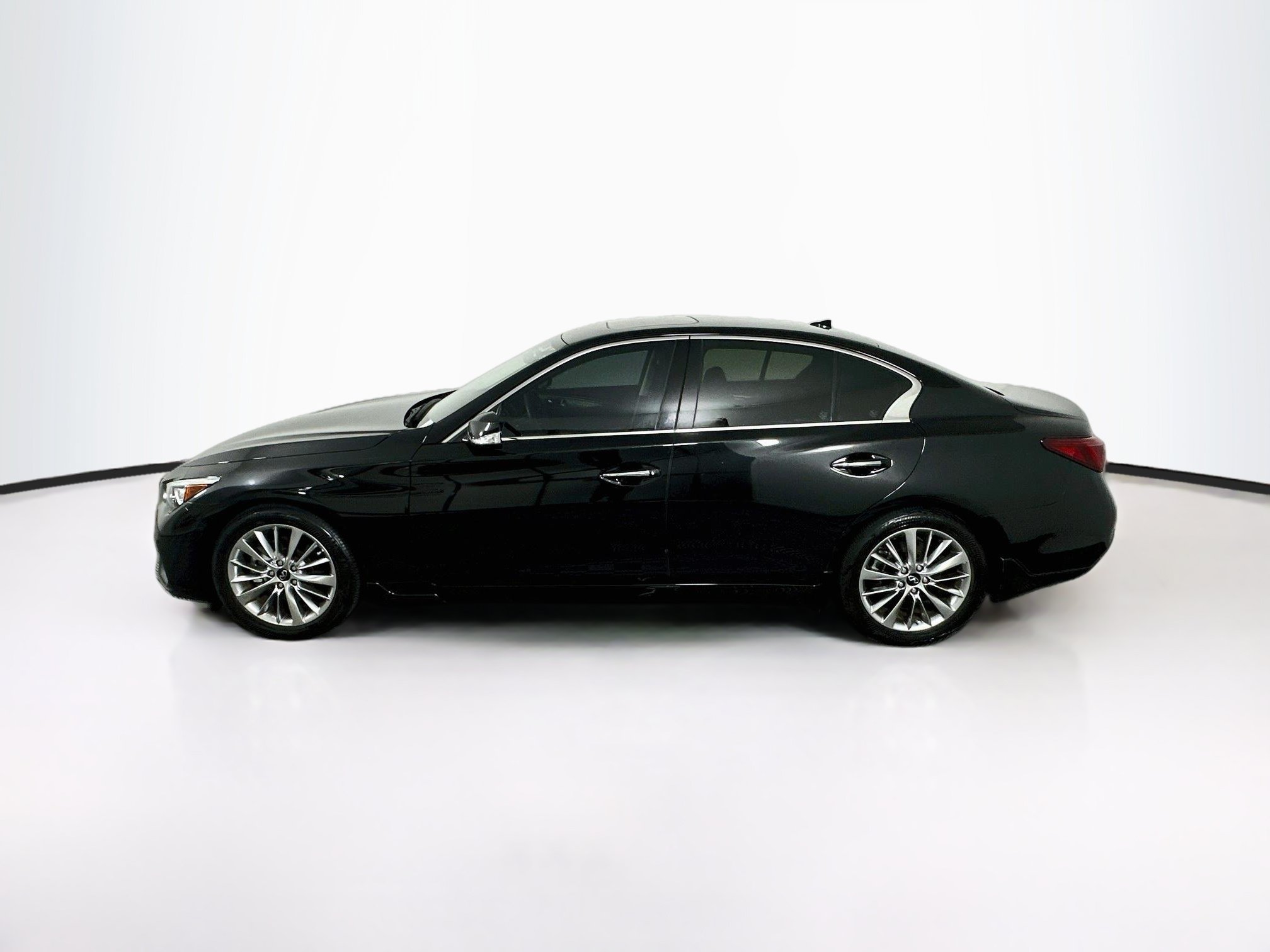 Used 2023 INFINITI Q50 Luxe w/ Cargo Package RWD image 4