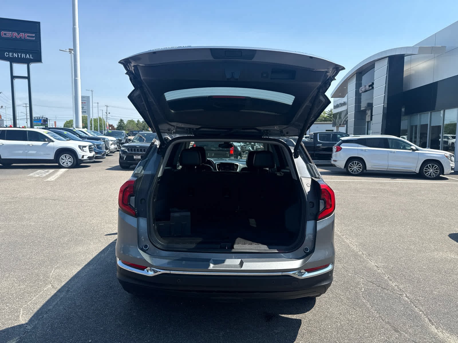 Certified 2021 GMC Terrain SLT w/ Infotainment Package II AWD/4WD image 11