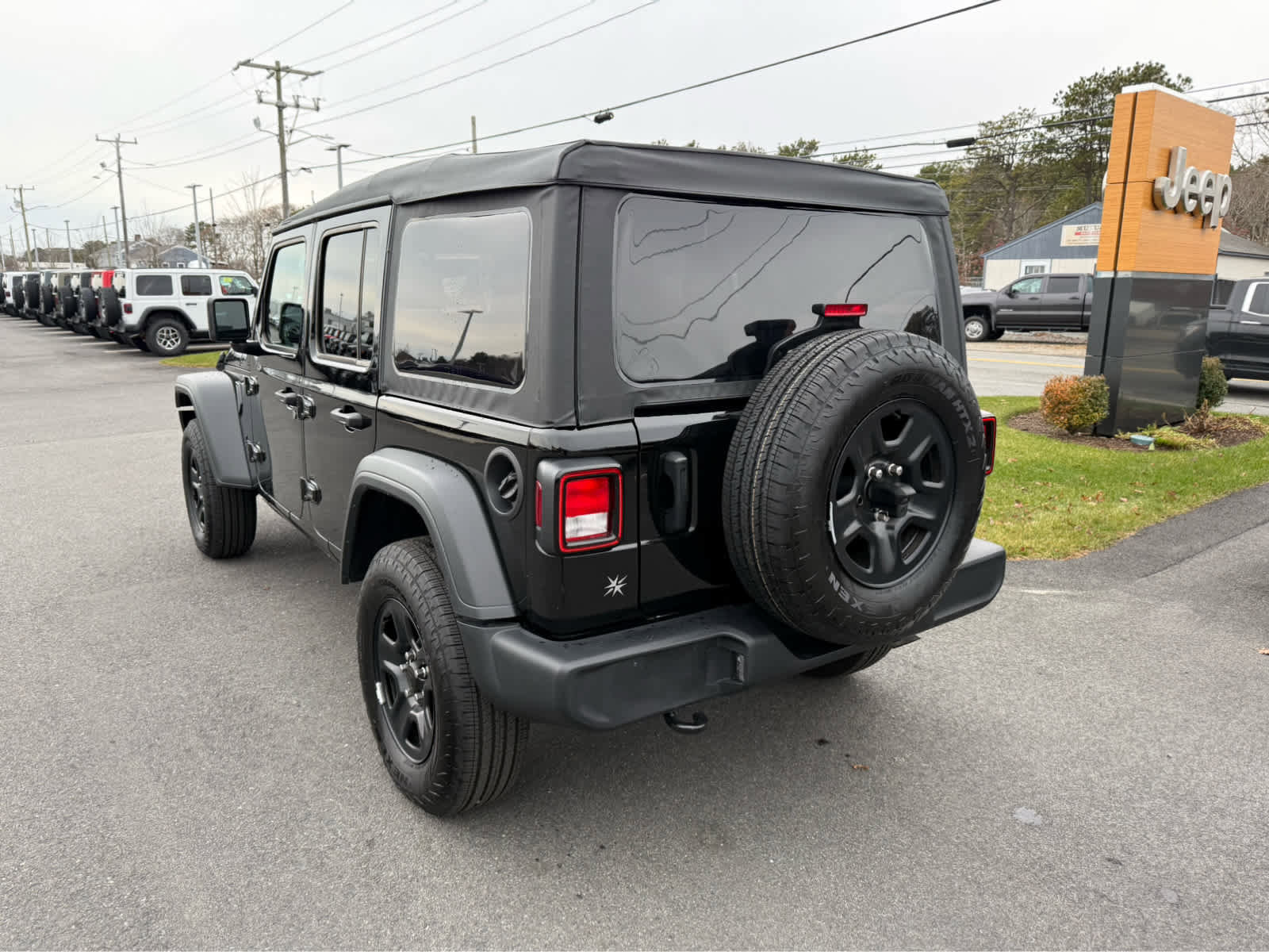 Used 2025 Jeep Wrangler Sport image 8