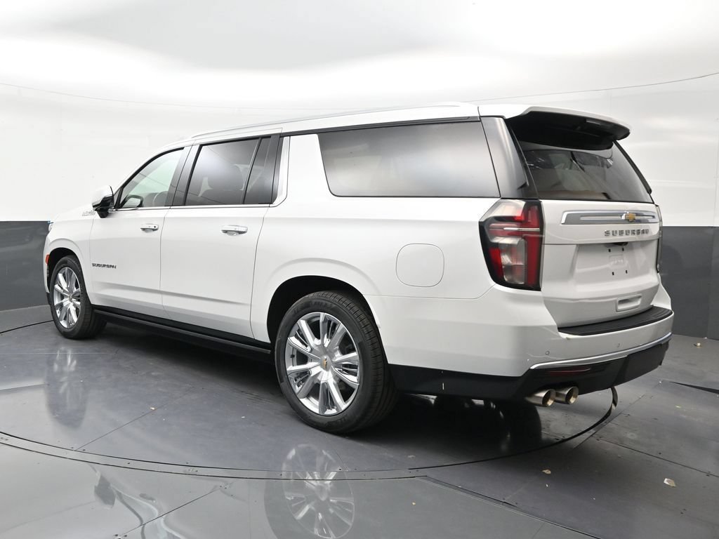 Used 2023 Chevrolet Suburban High Country RWD image 3