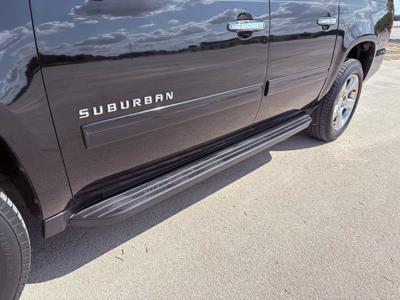 Used 2011 Chevrolet Suburban LS RWD image 97