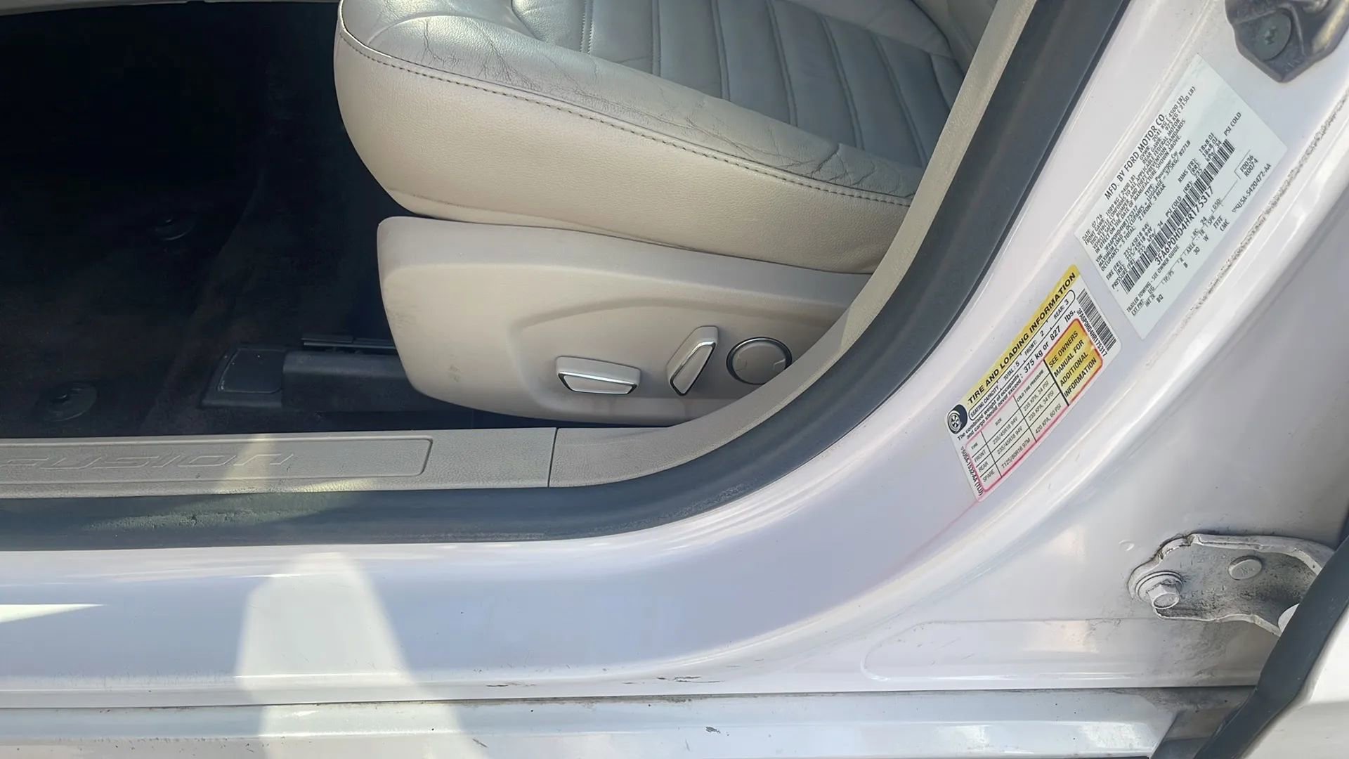 Used 2017 Ford Fusion SE w/ Fusion SE Technology Package image 15