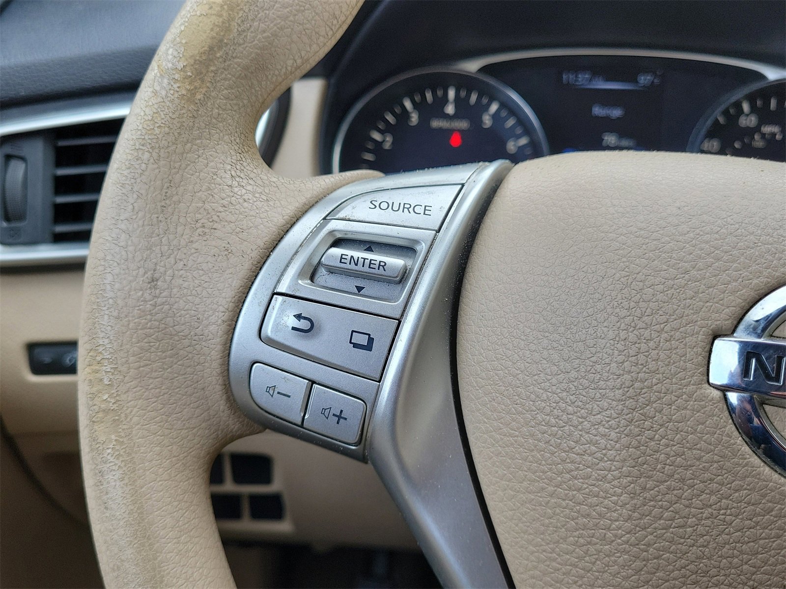 Used 2015 Nissan Rogue SV image 15