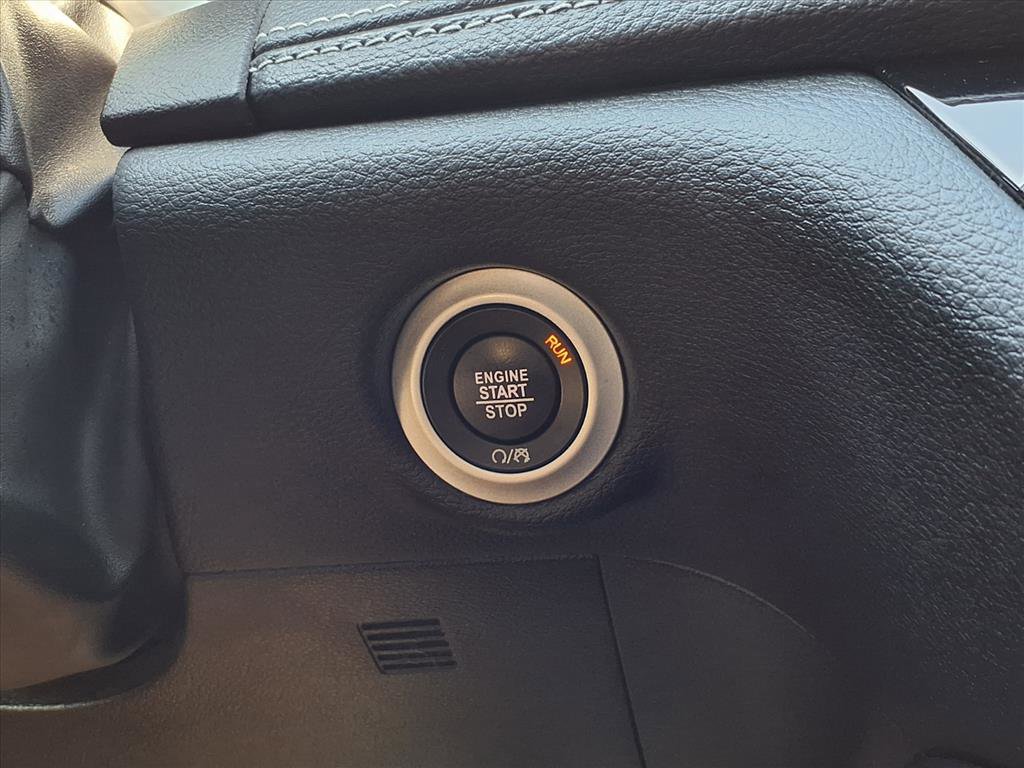 Used 2024 Chrysler Pacifica Limited w/ S Appearance Package image 13