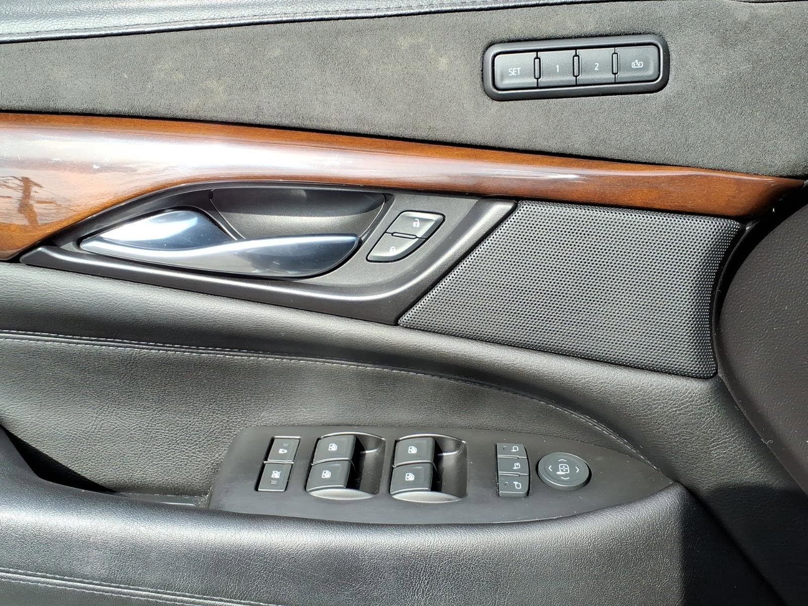 Used 2020 Cadillac Escalade Luxury image 11