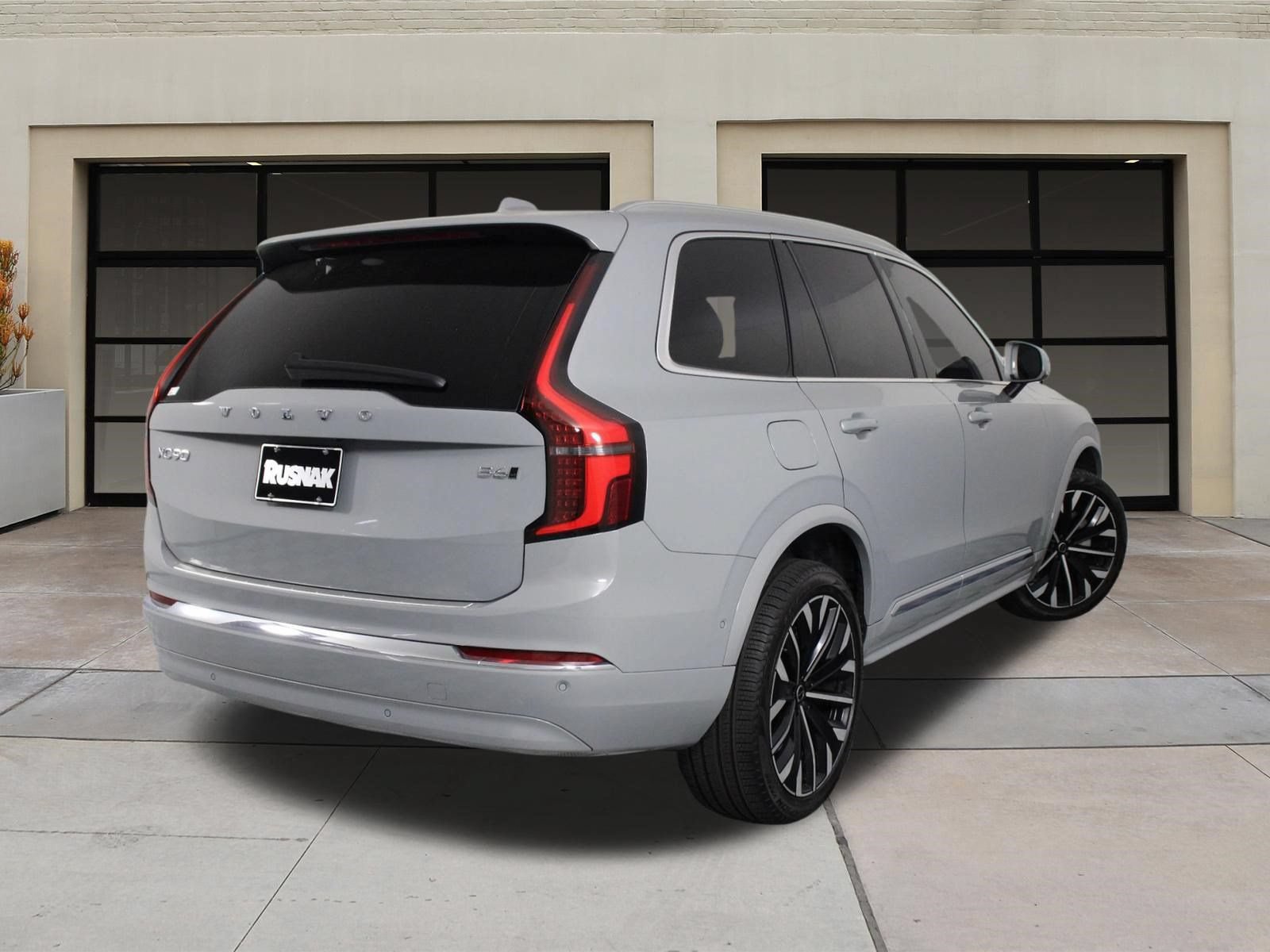 Certified 2026 Volvo XC90 B6 Plus w/ Protection Package Premier AWD/4WD image 4