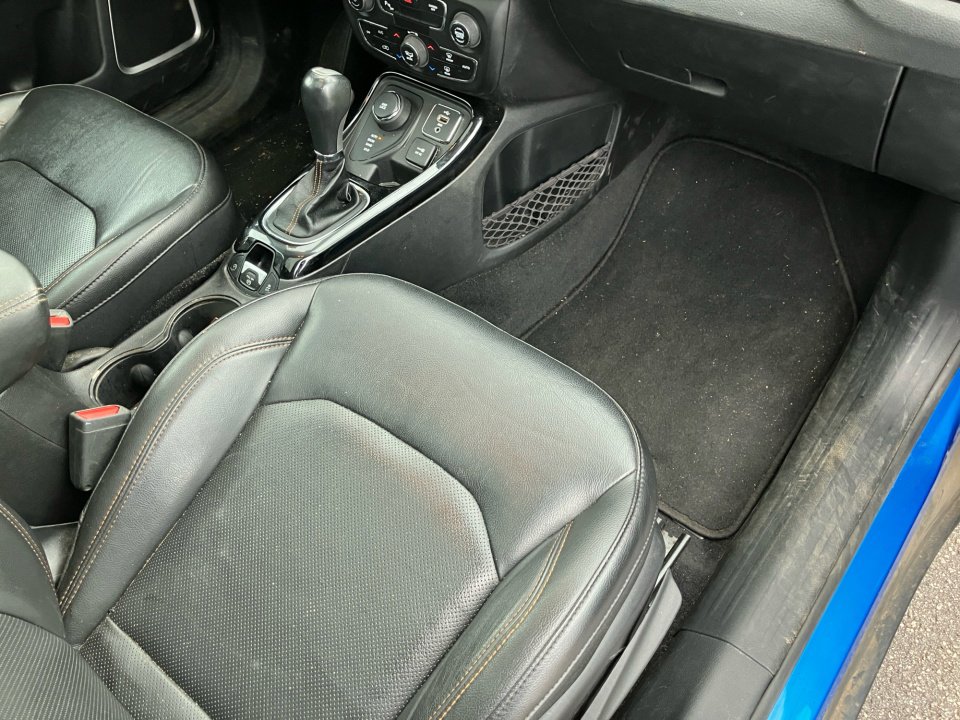 Used 2018 Jeep Compass Limited w/ Navigation Group AWD/4WD image 30