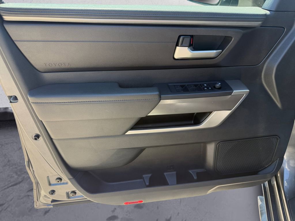 Used 2022 Toyota Tundra SR5 w/ SR5 Convenience Package AWD/4WD image 18