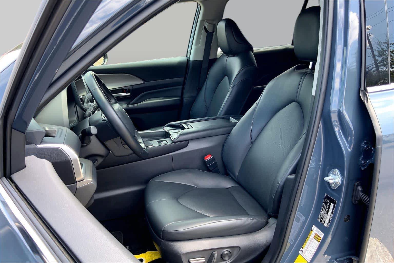 Used 2025 Toyota Grand Highlander FWD image 8