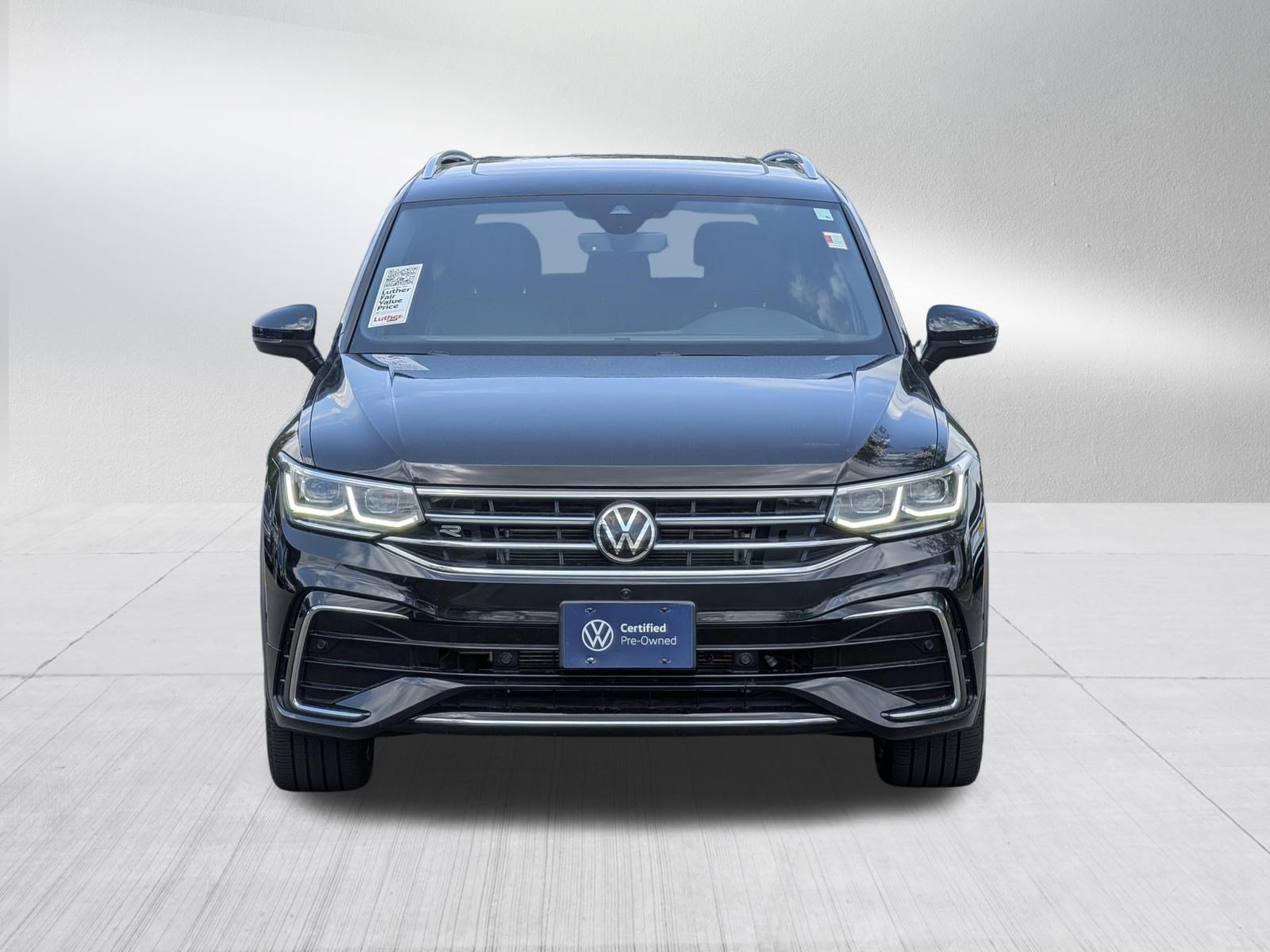 Used 2023 Volkswagen Tiguan SEL R-Line AWD/4WD image 2